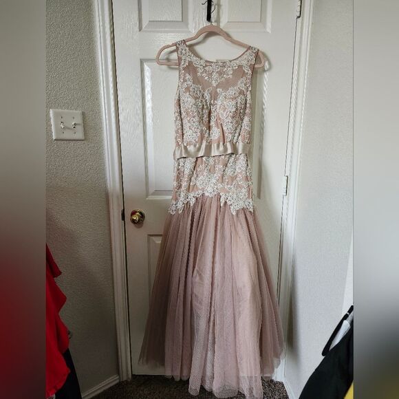 Xscape Cream White Lace Floral Sleeveless Trumpet Mermaid Gown Dress 12 Prom - Picture 1 of 10